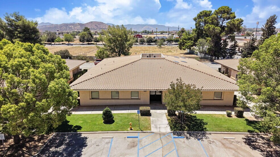 264 N Highland Springs Ave, Banning, CA à vendre - Photo du bâtiment - Image 1 de 42
