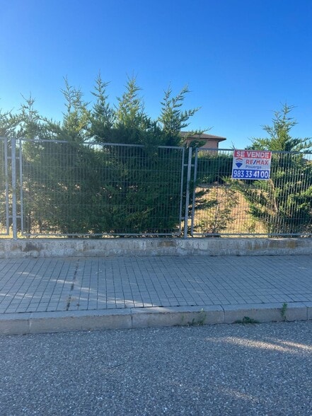 Calle Sierra de Gredos, 26, Aldeamayor de San Martín, Valladolid for sale - Building Photo - Image 2 of 18