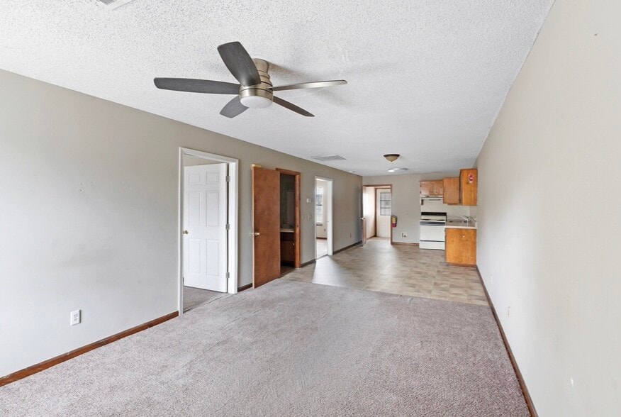 124 Evergreen Trl, Cartersville, GA for sale - Building Photo - Image 2 of 33