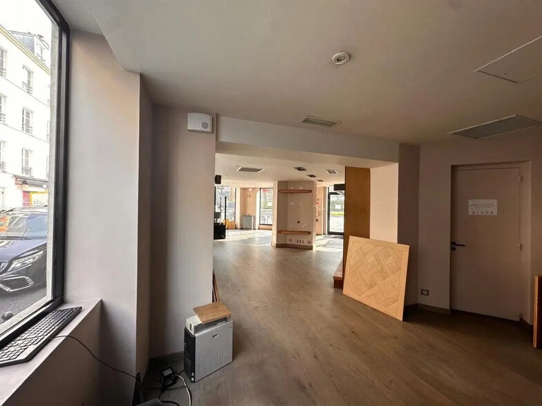 Retail in Paris for lease - Building Photo - Image 3 of 6