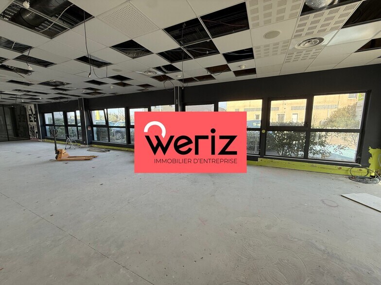 Industrial in Éguilles for lease - Interior Photo - Image 3 of 6