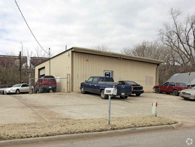 2009 S Santa Fe Ave, Oklahoma City, OK for lease - Primary Photo - Image 1 of 19