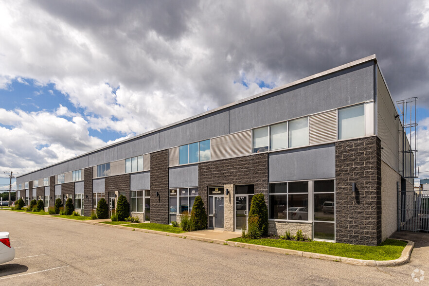 557-577 Boul du Curé-Boivin, Boisbriand, QC à louer - Photo du bâtiment - Image 2 de 5