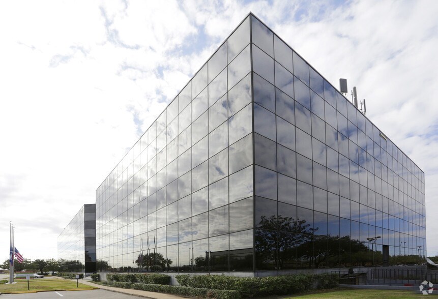 2550 Gray Falls Dr, Houston, TX à louer - Photo du bâtiment - Image 3 de 9