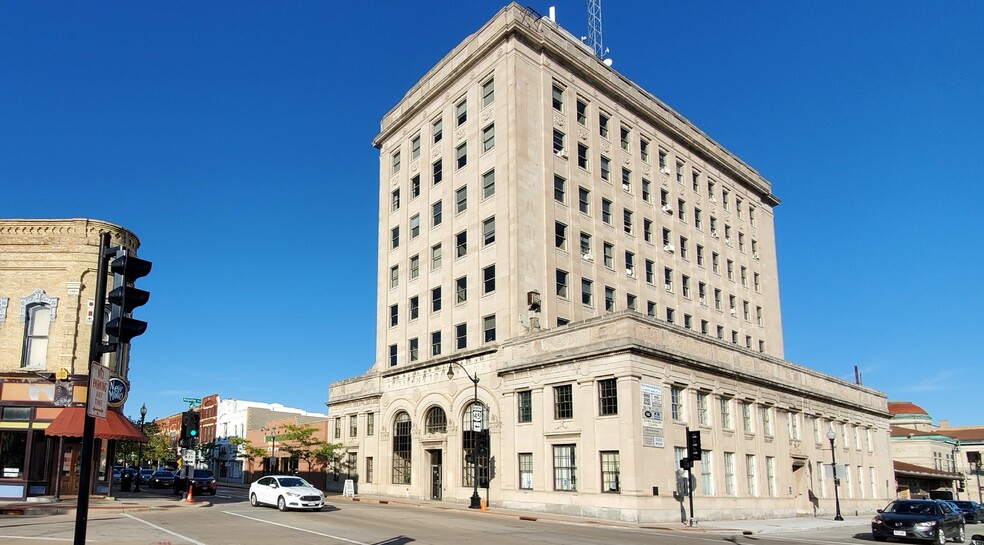 404 N Main St, Oshkosh, WI for sale - Building Photo - Image 1 of 1