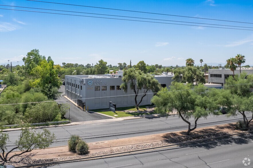 6840 E Broadway Blvd, Tucson, AZ à louer - Photo principale - Image 1 de 5