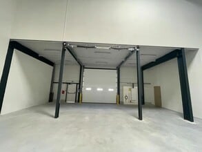 Flex in Osny for lease Interior Photo- Image 2 of 8