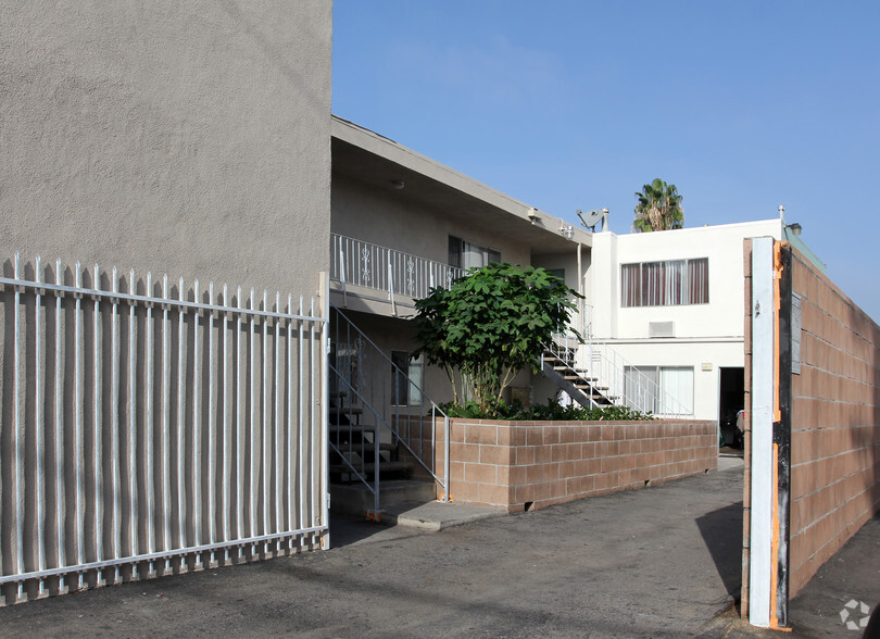 13527 Van Nuys Blvd, Pacoima, CA à vendre - Photo principale - Image 1 de 1