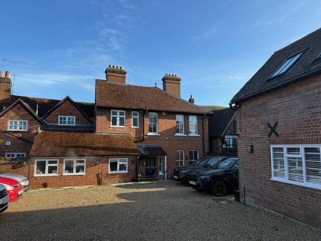 92 High St, Great Missenden à louer - Photo du bâtiment - Image 2 de 7