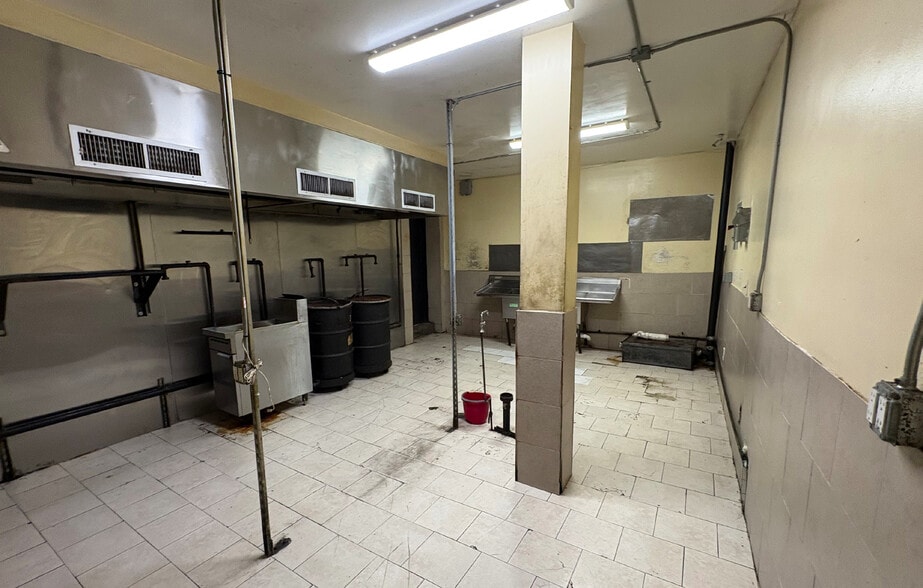 1542 Fulton St, Brooklyn, NY for lease - Building Photo - Image 3 of 9