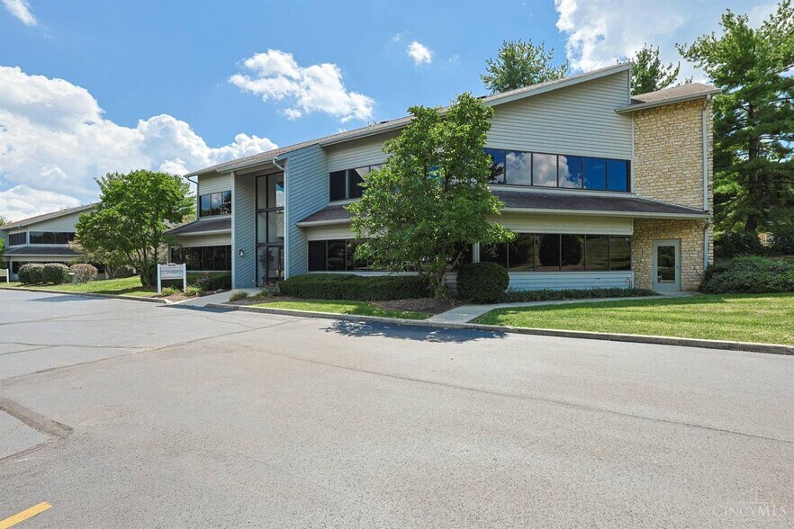 5630 Bridgetown Rd, Cincinnati, OH à vendre - Photo du bâtiment - Image 2 de 21