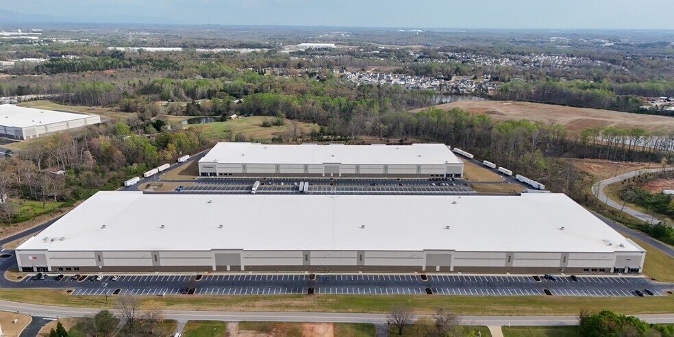 423 Apple Valley Rd, Duncan, SC à louer - Photo du bâtiment - Image 3 de 13