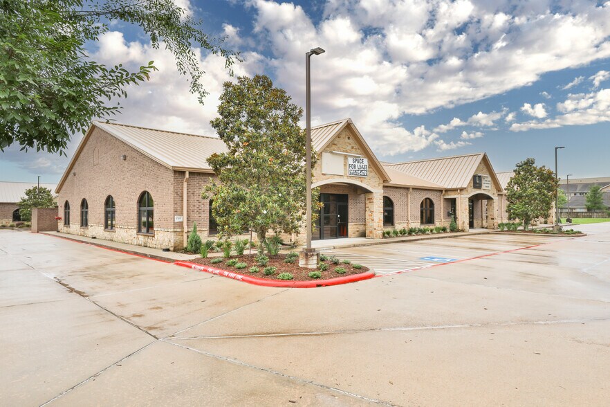 1311 W Parkwood Ave, Friendswood, TX à louer - Photo du bâtiment - Image 2 de 7