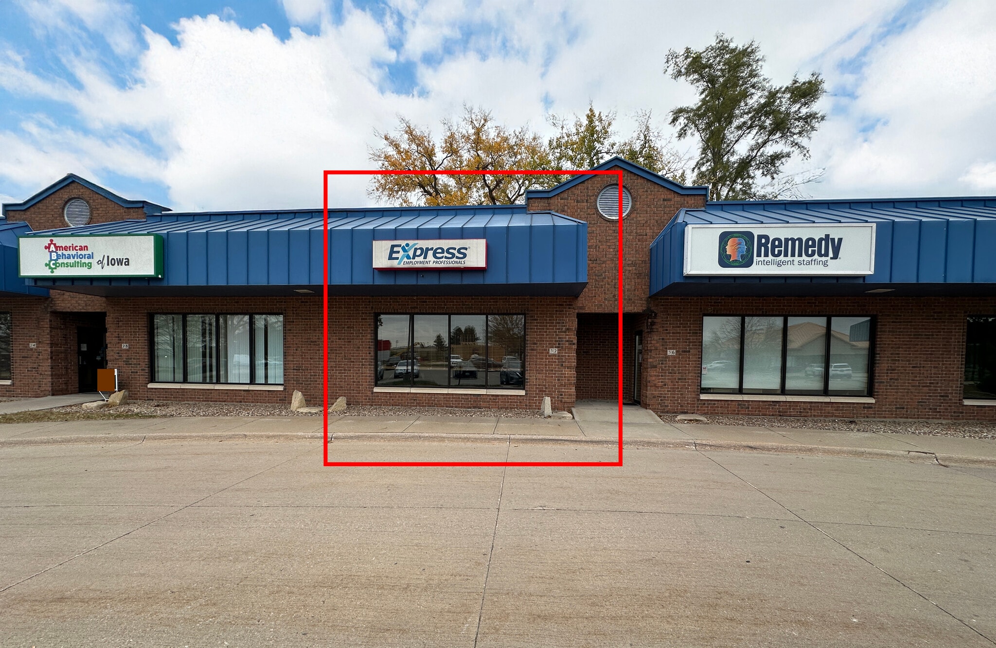 24-56 Sturgis Corner Dr, Iowa City, IA for lease Interior Photo- Image 1 of 14