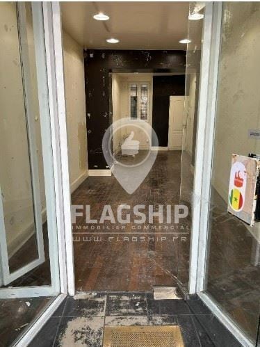 Retail in Paris for lease - Interior Photo - Image 1 of 2