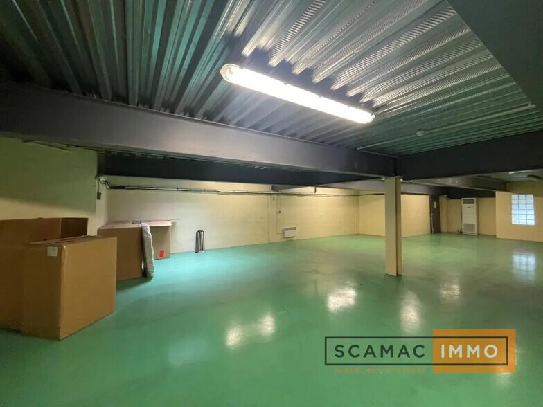 Industrial in Boissy-Saint-Léger for lease - Building Photo - Image 1 of 6