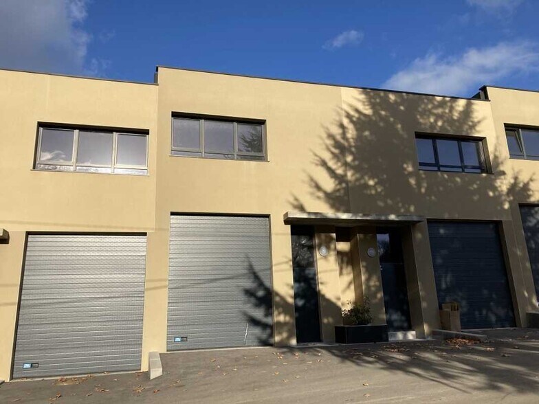 Flex in Fleurieu-sur-Saône for lease - Building Photo - Image 1 of 11