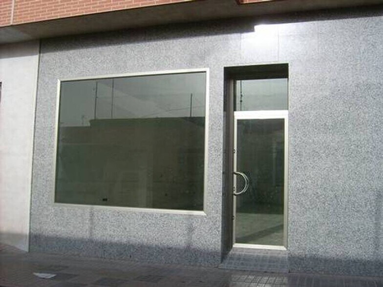 Commerce de détail dans El Ejido, Almería à louer - Photo du bâtiment - Image 1 de 2