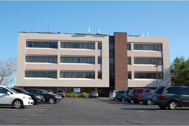 546 S Broad St, Meriden, CT à vendre - Photo du bâtiment - Image 2 de 7
