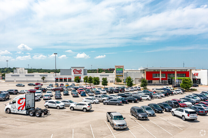 2201 N Interstate 35 E, Denton, TX for lease - Building Photo - Image 2 of 10