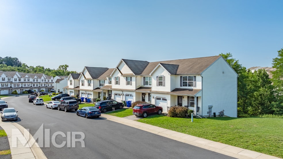 2420 Newtown Dr, Harrisburg, PA for sale - Building Photo - Image 3 of 4