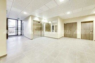 18-20 Boulevard Des Droits De L'Homme, Vaulx-en-Velin for lease Interior Photo- Image 2 of 5