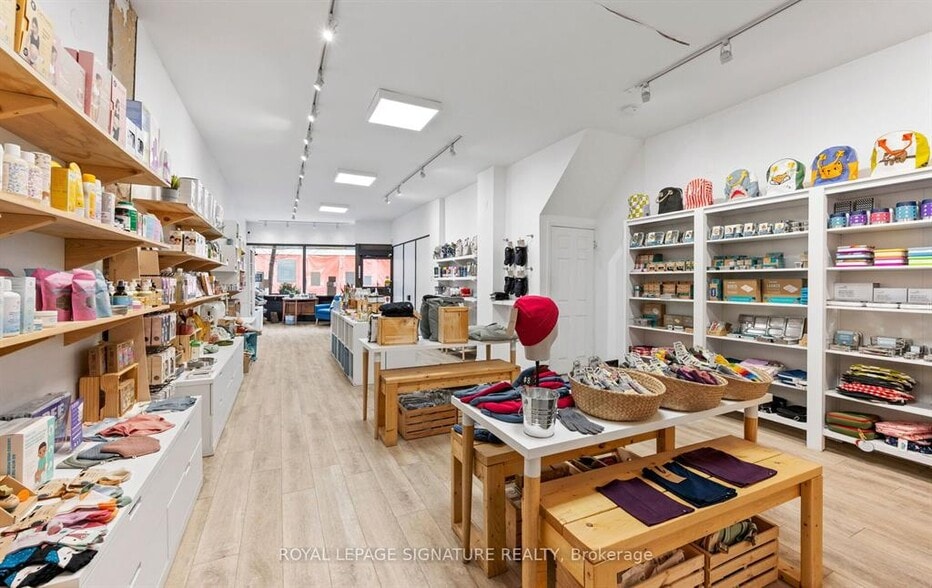 2953 Dundas St W, Toronto, ON for lease - Building Photo - Image 2 of 8