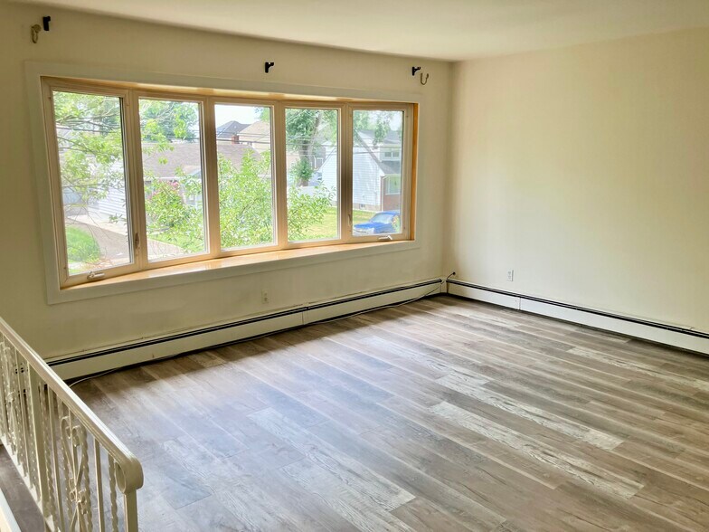 141 Dunbar Ave, Fords, NJ à vendre - Photo intérieure - Image 3 de 38