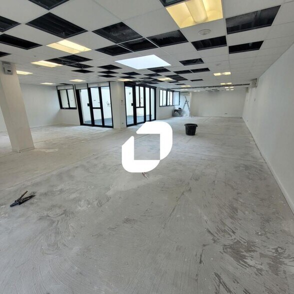 Office in Boulogne Billancourt for lease - Interior Photo - Image 1 of 5