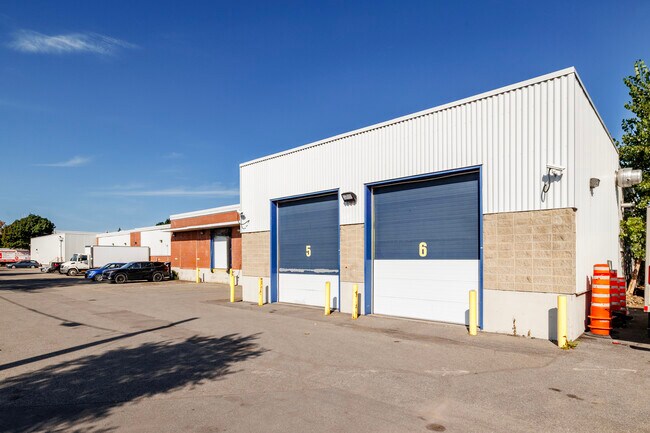 Plus de détails pour 2707 Av Dollard, Montréal, QC - Local d'activités à louer