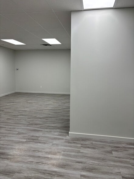 225 County Road 522, Manalapan Township, NJ for lease - Building Photo - Image 2 of 6