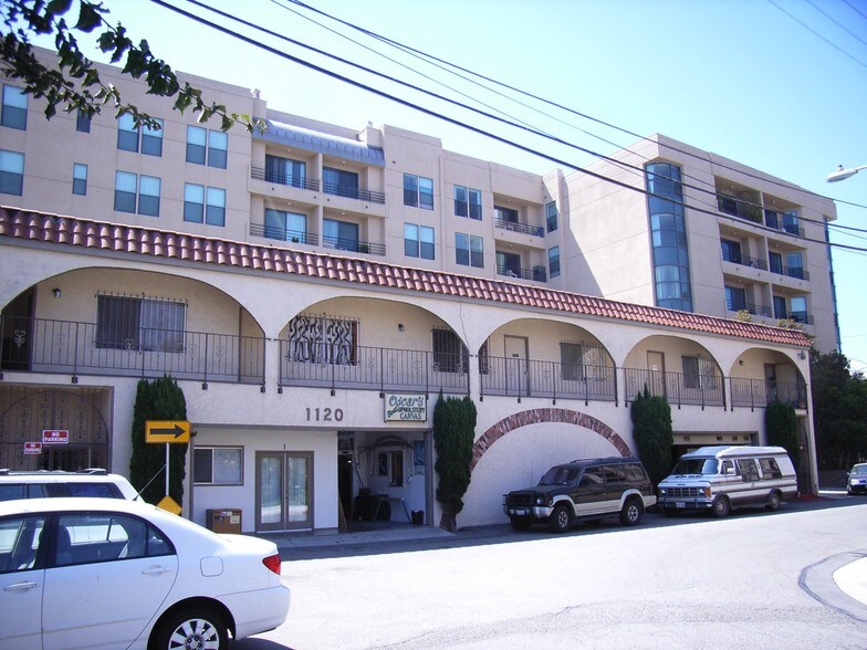 1120 Princeton Dr, Marina del Rey, CA à louer - Photo du bâtiment - Image 3 de 11