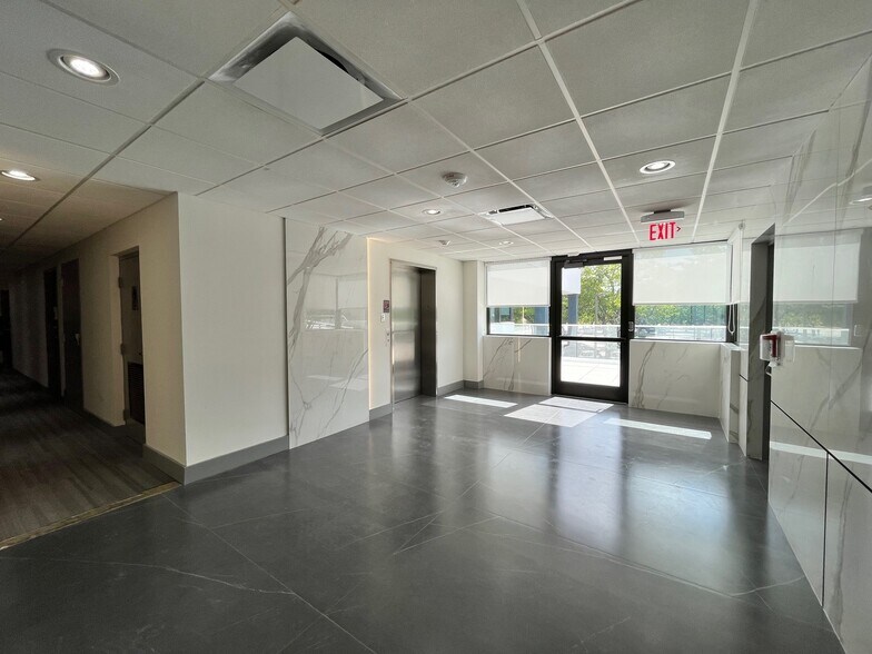 8181 W Broward Blvd, Plantation, FL à louer - Hall d’entrée - Image 3 de 19