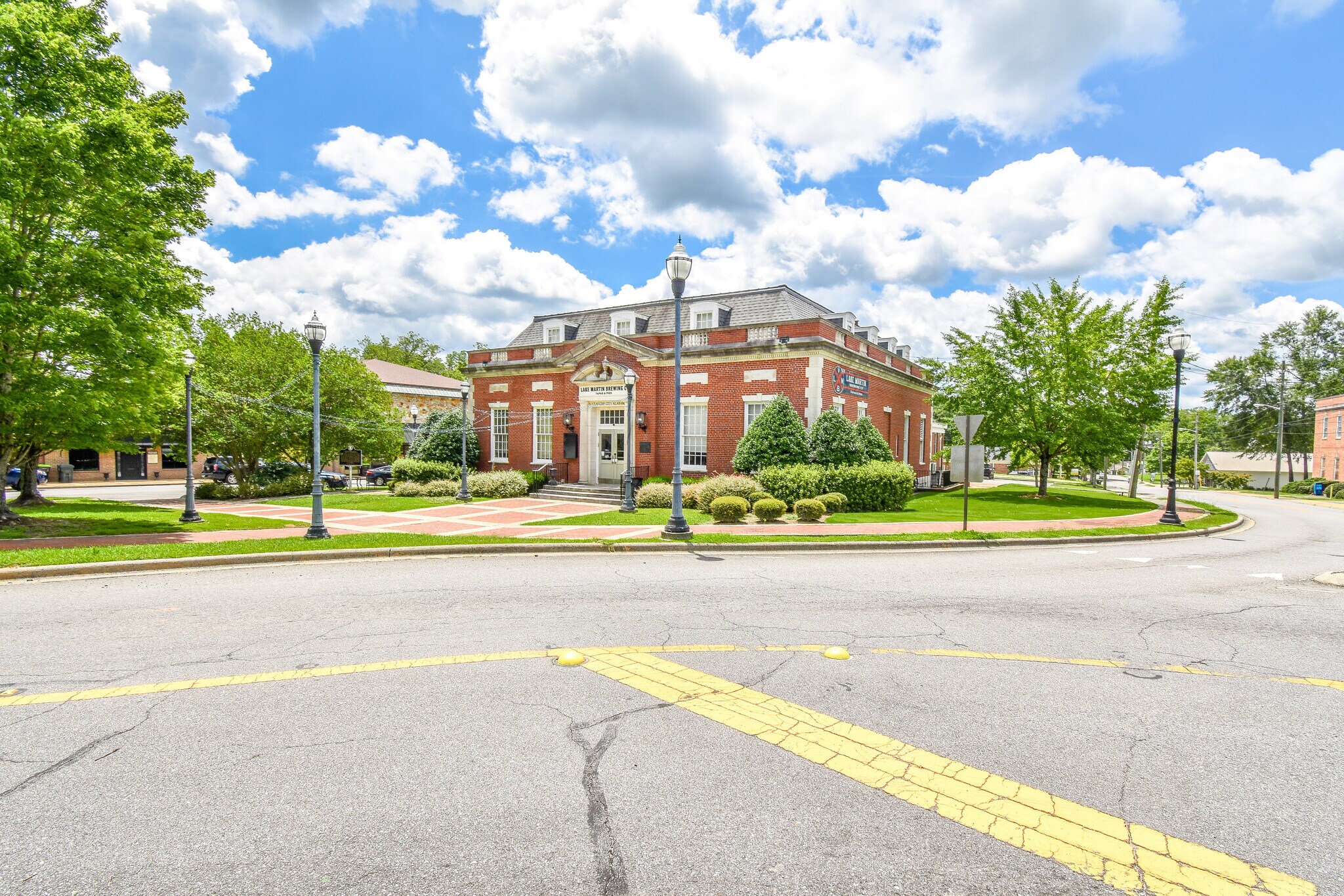 82 Court Sq, Alexander City, AL à vendre Photo principale- Image 1 de 52