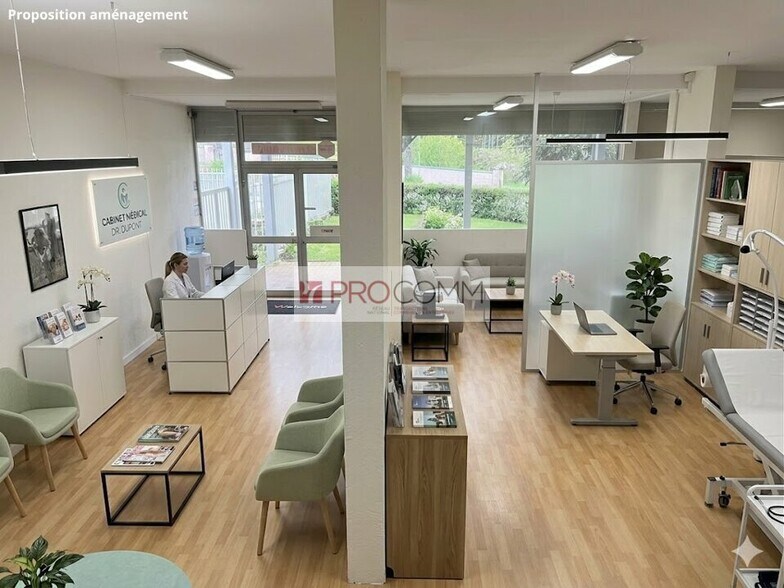 Retail in Corbas for lease - Interior Photo - Image 2 of 6
