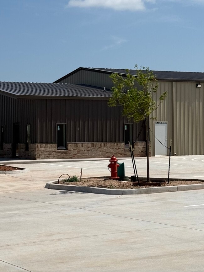 More details for 1500 N Lincoln Blvd, Edmond, OK - Industrial for Lease