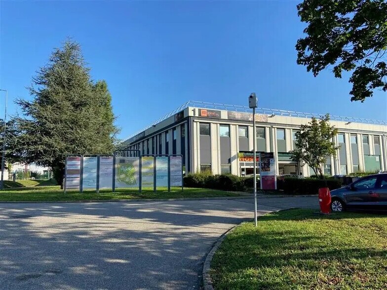 Bureau dans Limonest à louer - Photo du bâtiment - Image 2 de 5