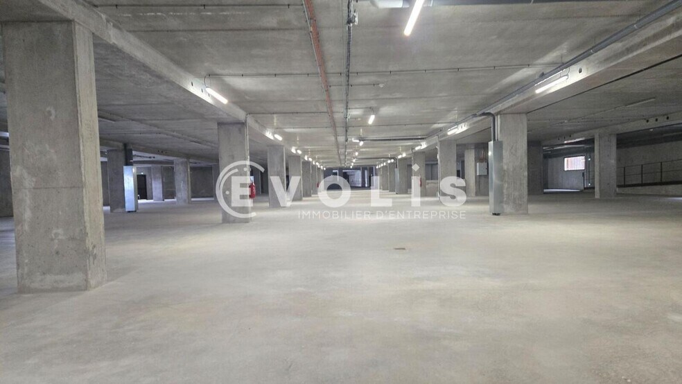 Flex dans Ivry-sur-Seine à louer - Photo du bâtiment - Image 3 de 9