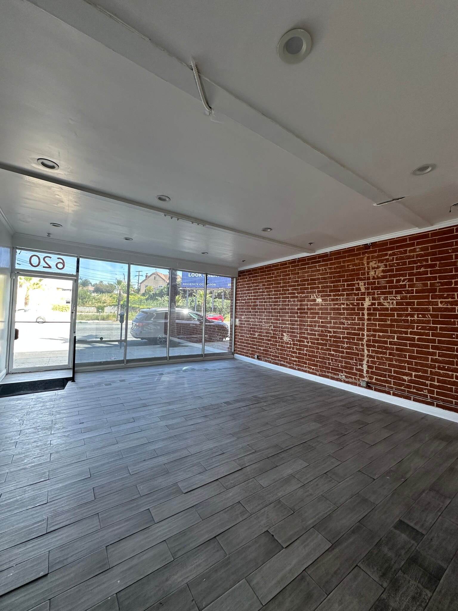 612-620 E Manchester Blvd, Inglewood, CA for lease Interior Photo- Image 1 of 5