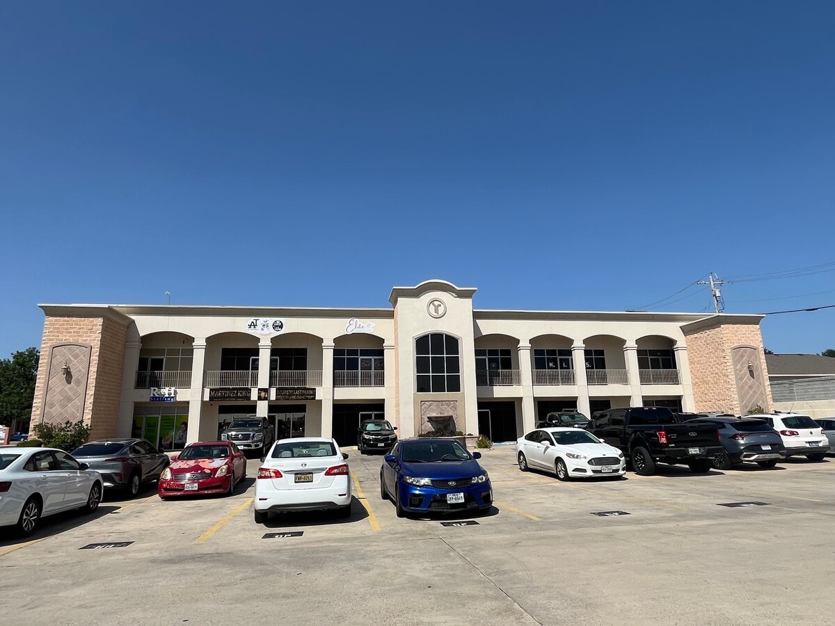 8917 Molly, Laredo, TX 78045 - Unité 1 - - Photo intérieure - Image 2 of 13
