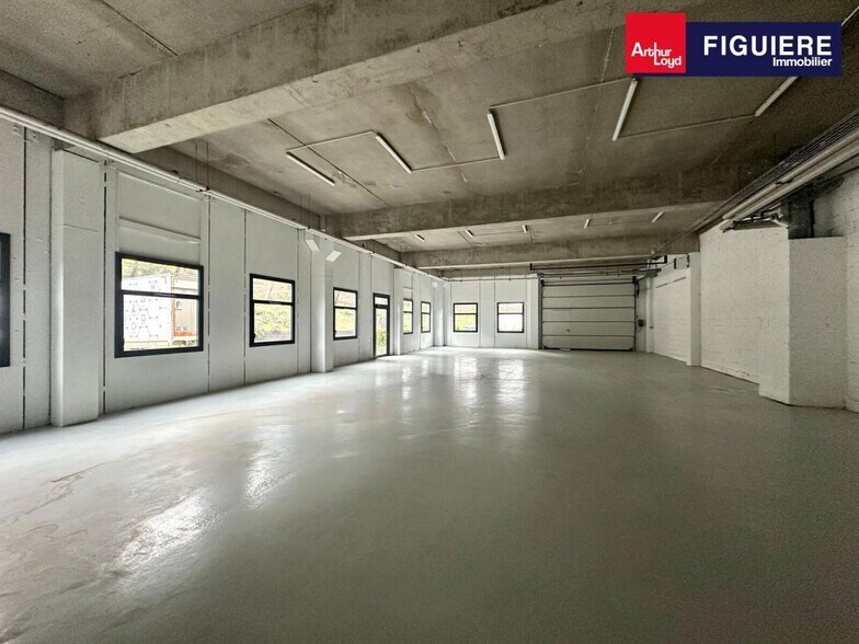 Chemin De La Bastide Blanche, Vitrolles for lease - Interior Photo - Image 3 of 8