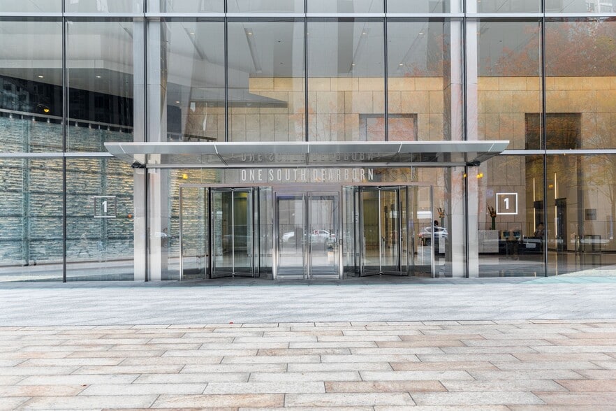 1 S Dearborn St, Chicago, IL for lease - Building Photo - Image 2 of 17