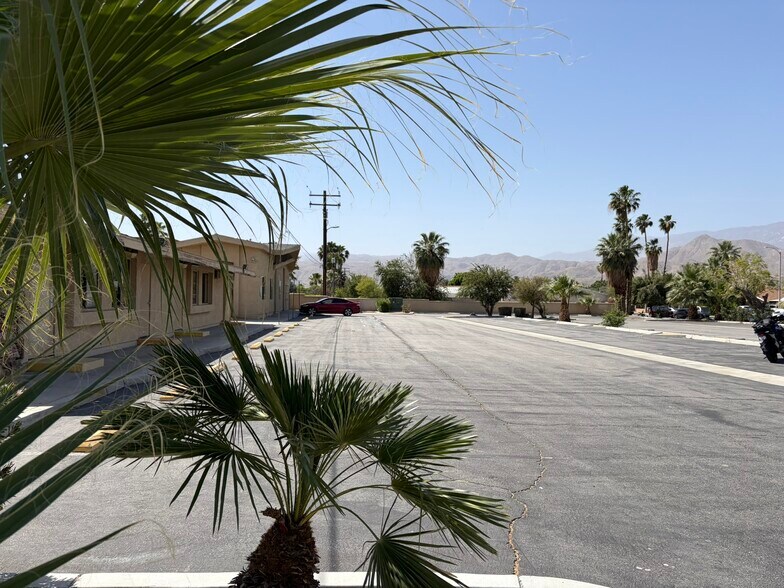 33055 Cathedral Canyon Dr, Cathedral City, CA à vendre - Photo du bâtiment - Image 3 de 5