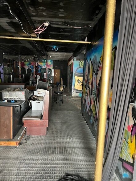 5 Main Rd, Tiverton, RI à louer - Photo du bâtiment - Image 2 de 4