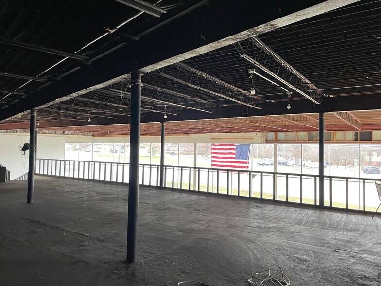 550 Columbia Ave W, Battle Creek, MI à vendre - Photo intérieure - Image 3 de 5