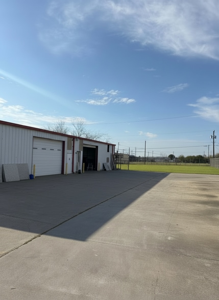 3609 Wow Rd, Corpus Christi, TX for lease - Building Photo - Image 3 of 9