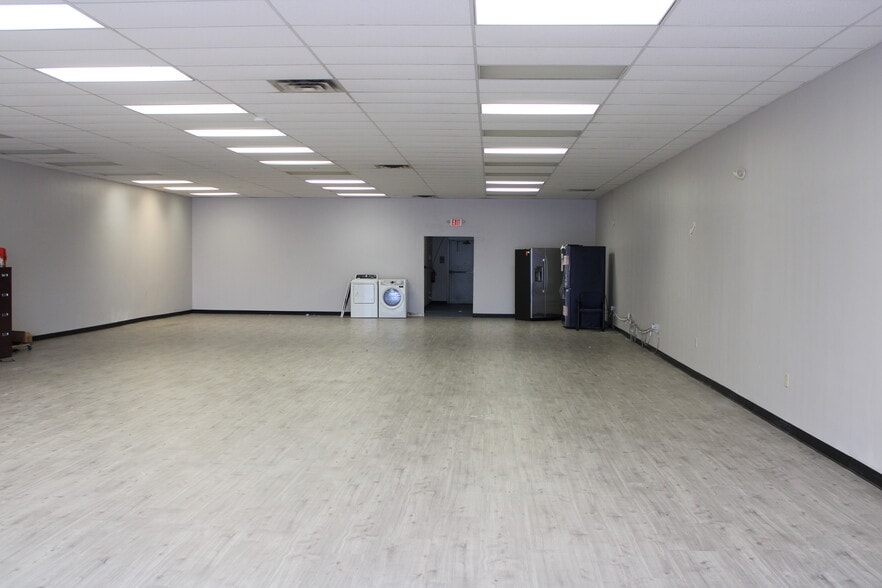 3903 Union Deposit Rd, Harrisburg, PA for lease - Interior Photo - Image 2 of 12