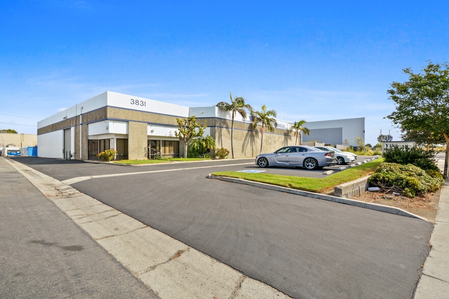 3831 E La Palma Ave, Anaheim, CA for sale - Building Photo - Image 2 of 10