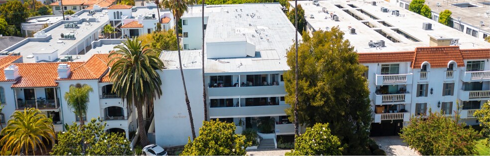 537 San Vicente Blvd, Santa Monica, CA à vendre - Photo du bâtiment - Image 2 de 23