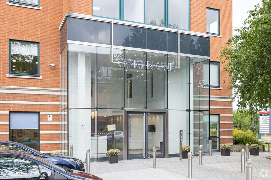 108 High St, Crawley à louer - Photo du bâtiment - Image 3 de 3